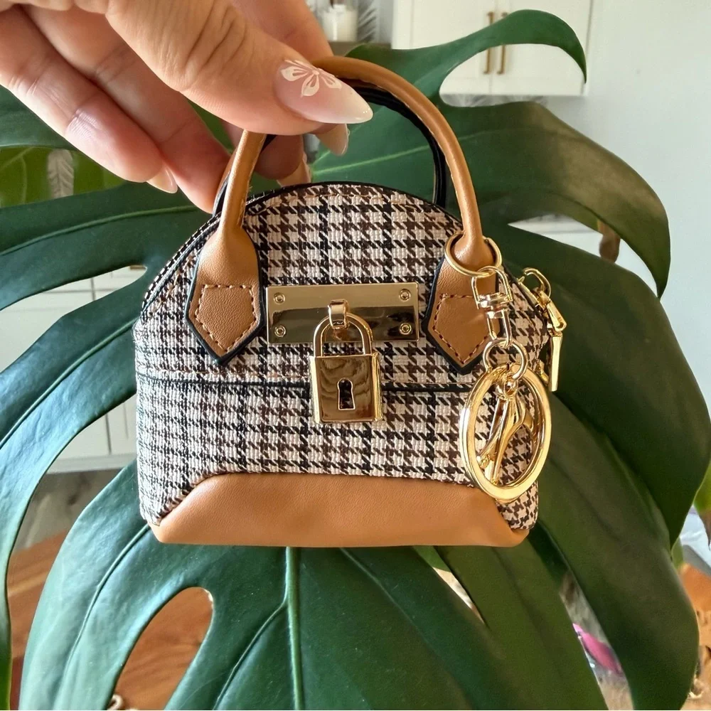 Stylish KEYCHAIN Tan and Black Mini tote Bag - Picture 2 of 4